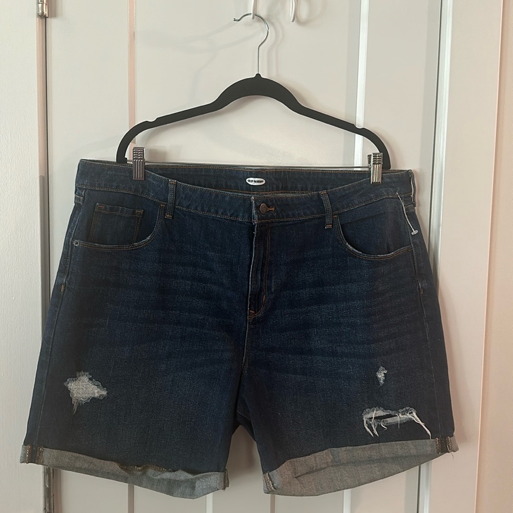 NWOT Old Navy Denim Shorts with Ripped Front and Cuffs with Five Pockets.Size 20